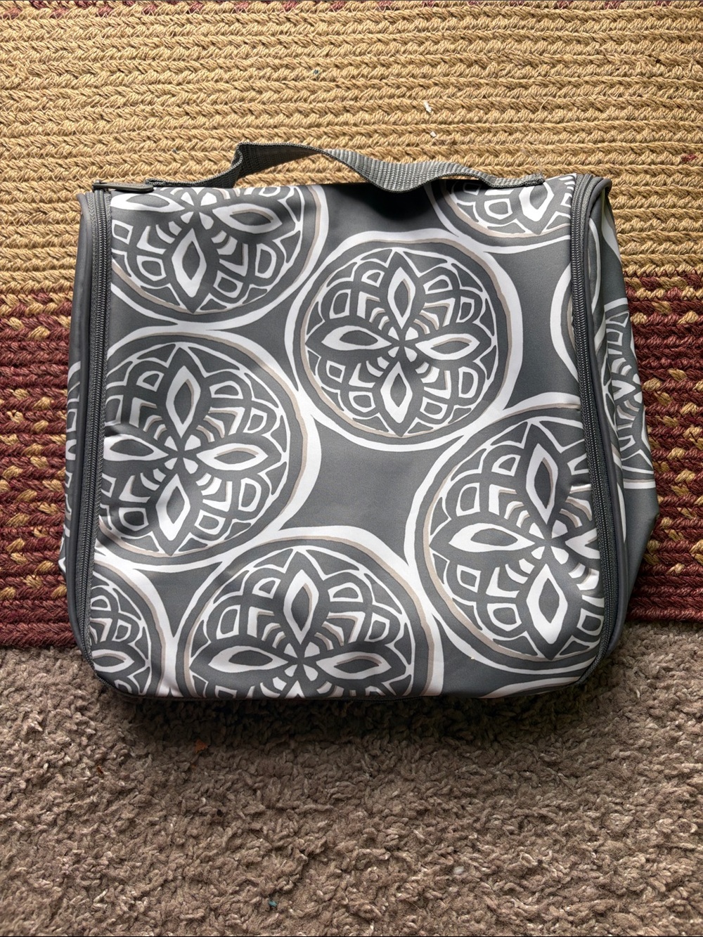 thirty-one Gray and White Circular Pattern Cosmetic Organizer